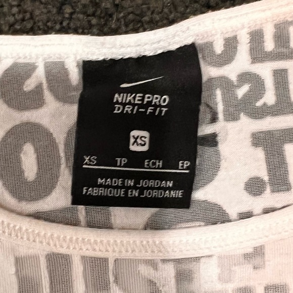 Nike Workout Shirt - Picture 1 of 3